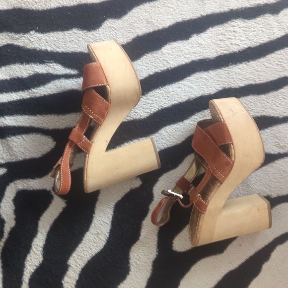 Must HAVE - Nude Platform - Picture 1 of 3